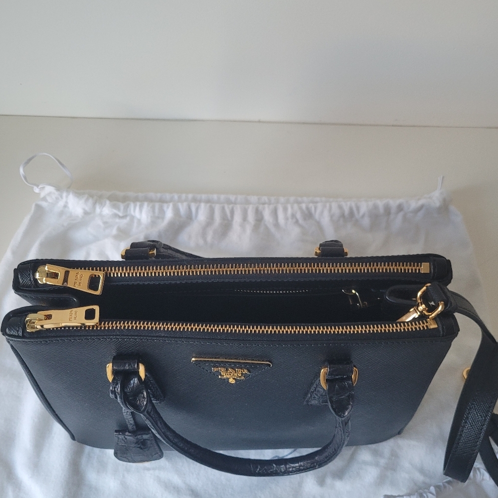 PRADA Crocodile Galleria Saffiano Leather Black Bag - Picture 5 of 17